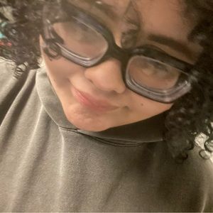 Meet your Posher, Alma